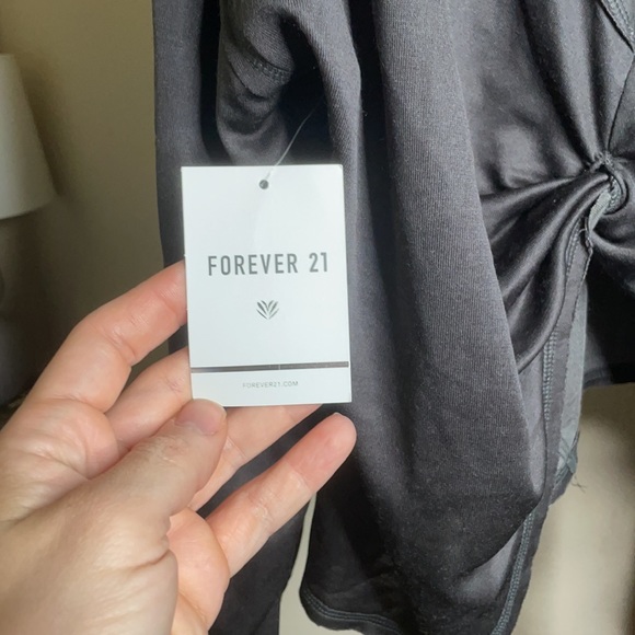 Tie back loose fit long sleeve - Picture 3 of 3